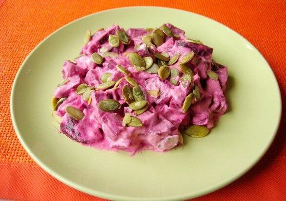 Ensalada de remolacha con sementes de cabaza antes da prostatite